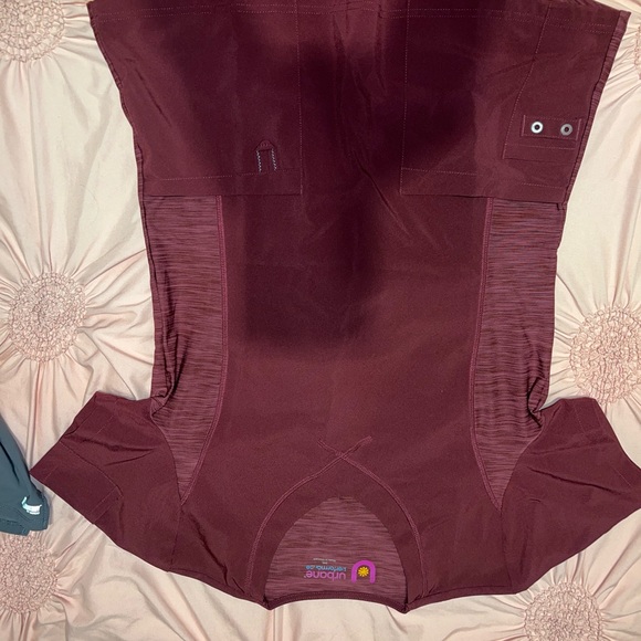 Women’s Scrubs - Picture 3 of 16